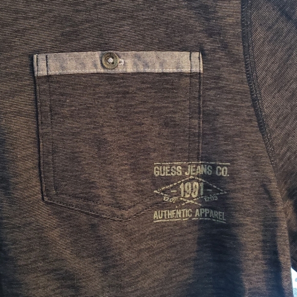 Long sleeve hooded guess shirt. - Picture 2 of 5